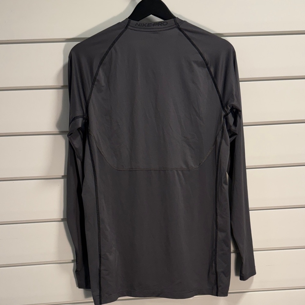 Nike Men's Dark Gray Long Sleeve Tee - Picture 3 of 3